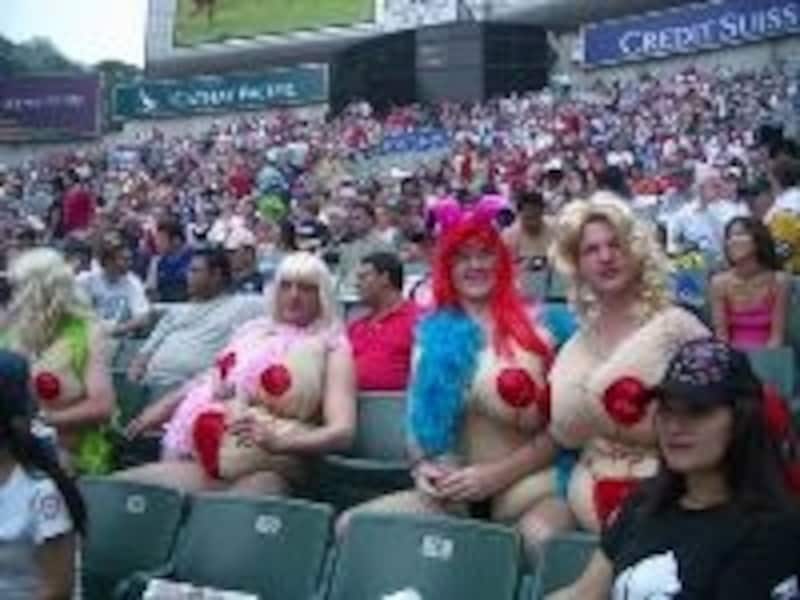 香港ラグビーセブンスで仮装している人たち