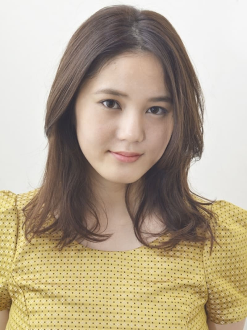 長め前髪のミディアムレイヤー