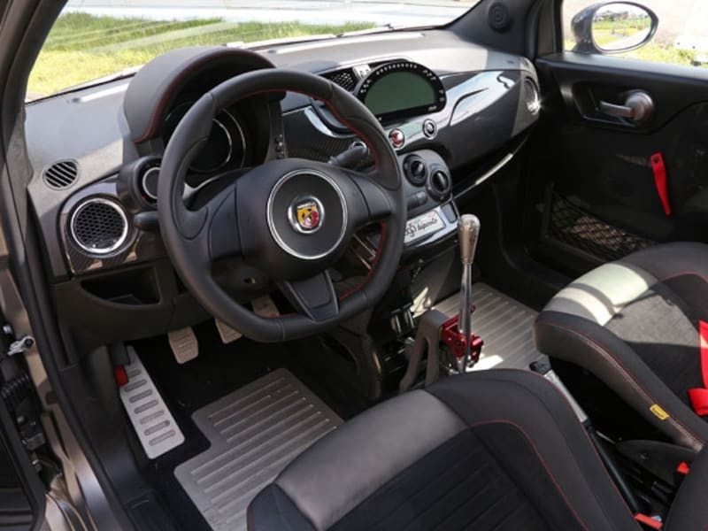 アバルト695ビポスト