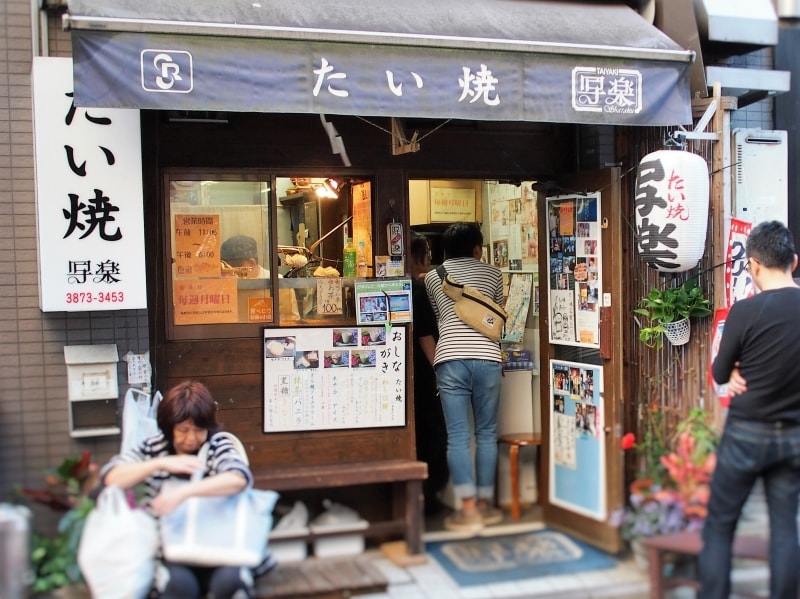 たい焼きがメインだけれど、アイスクリームなども売っている