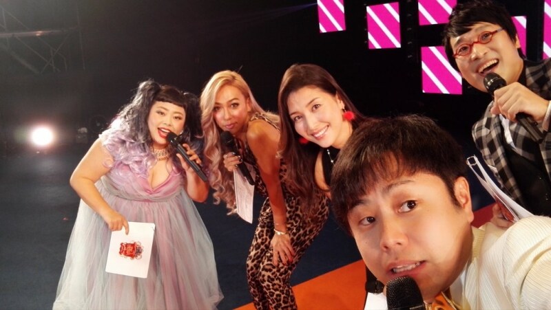 おしゃれなインスタが大人気のGENKINGさんも、ブサイク芸人NO.1の井上さんのセルフィー撮影にとまどい気味？