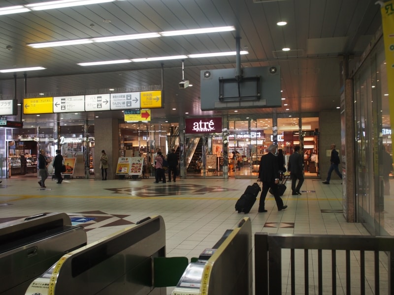 エスカレーターで6階まで上がる