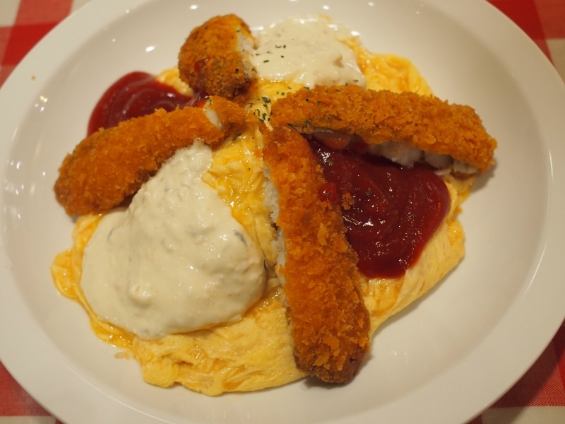 カリッと揚がった白身魚のフライがおいしい！