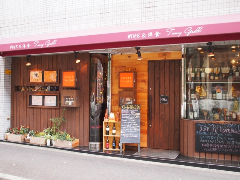 ランチ時は近隣のお客さんでいっぱいだ