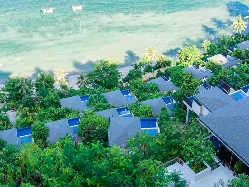 レセプションから下を見ると客室が一望できる