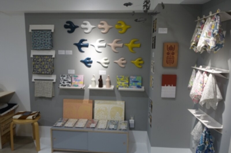 陶芸家でありながら幅広い活動を行う人気の作家、鹿児島睦さんのポップアップストアもあり。