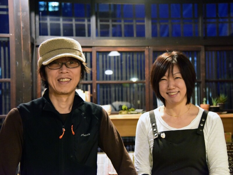 店主の中村仁さんと奥様のひろ江さん