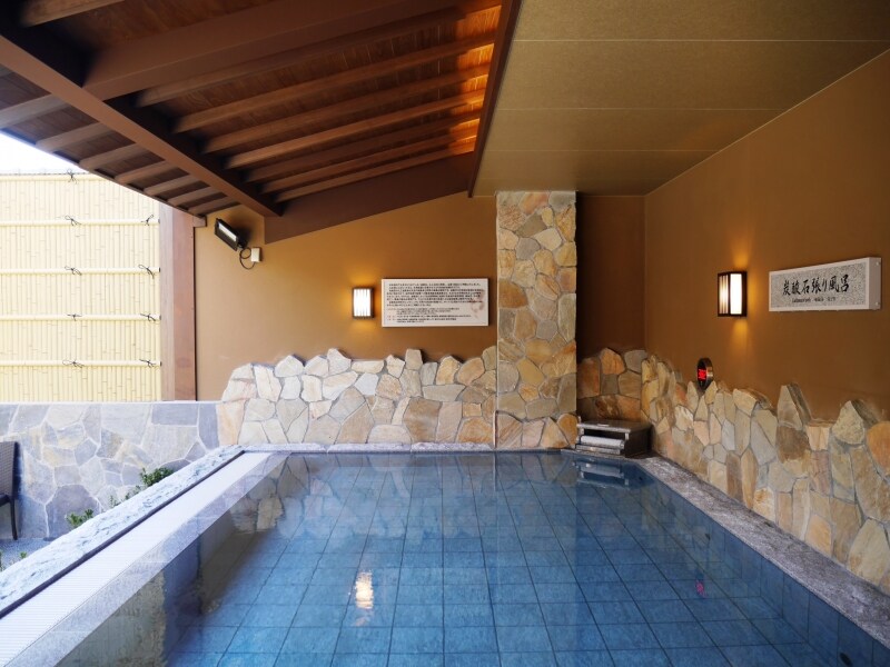 露天炭酸石張り風呂