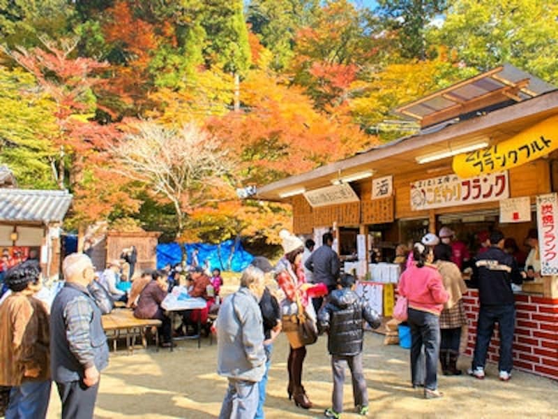 香嵐渓の名物、炭火焼きフランクフルト