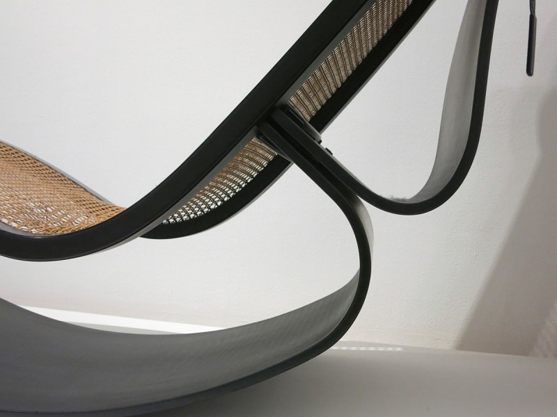 ロッキングチェア・背面ジョイント部分真横からの画像undefined