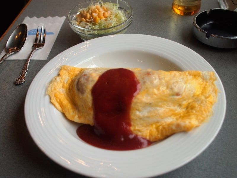 お昼過ぎまではドリンクとのセットメニューがあり、1000円