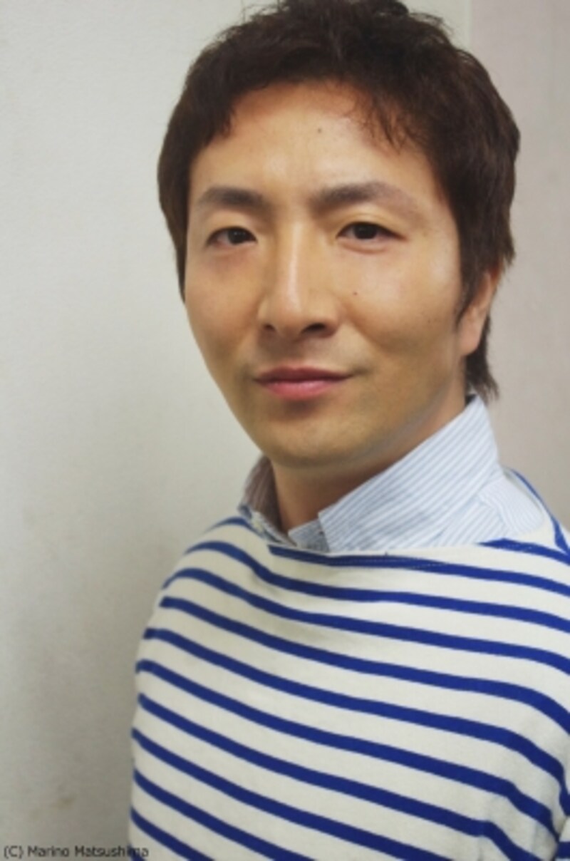 アニメソングを水木一郎さんに師事し、後にミュージカルへも活躍の場を広げた松原さん。ミュージカルとアニメソングは「聴き手に歌詞を確実に伝える」「雰囲気ではなく、気持ちを乗せて歌う」という点で似ているのだとか。今後もたくさんの役をこなし、「求められる俳優」であり続けることが目標だと言う。(C)Marino Matsushima