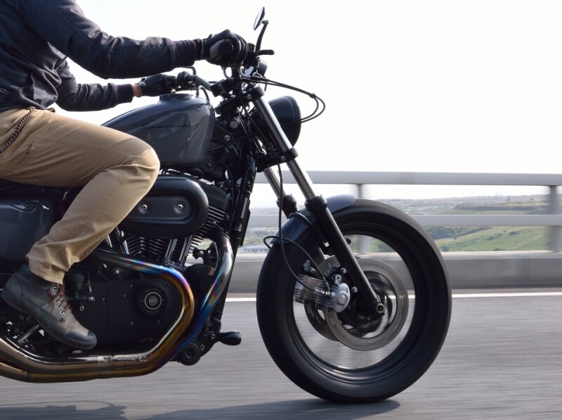 シングルカートリッジ方式と呼ばれる、重量級ビッグツインモデルに備わる新システムが取り入れられたフロントフォークキット