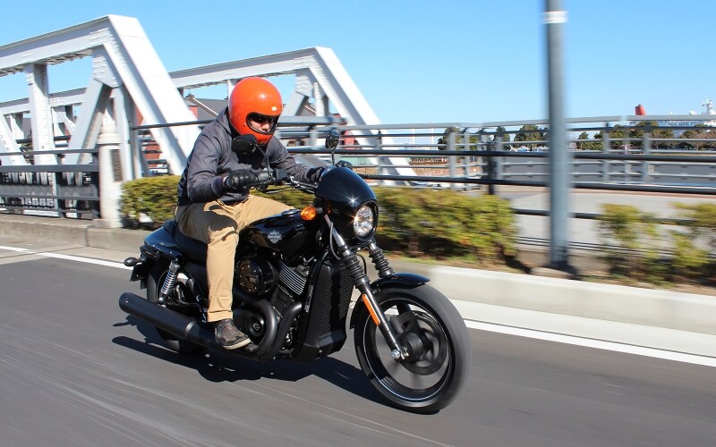 新型エンジンとそのスタイルが生み出すライディングは、ハーレーに対する既成概念を打ち破るもの