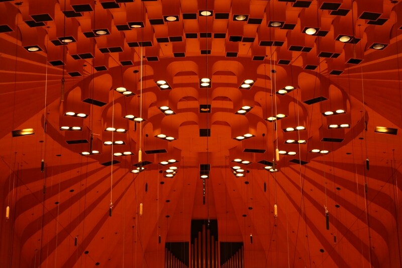 メインホールのLED照明