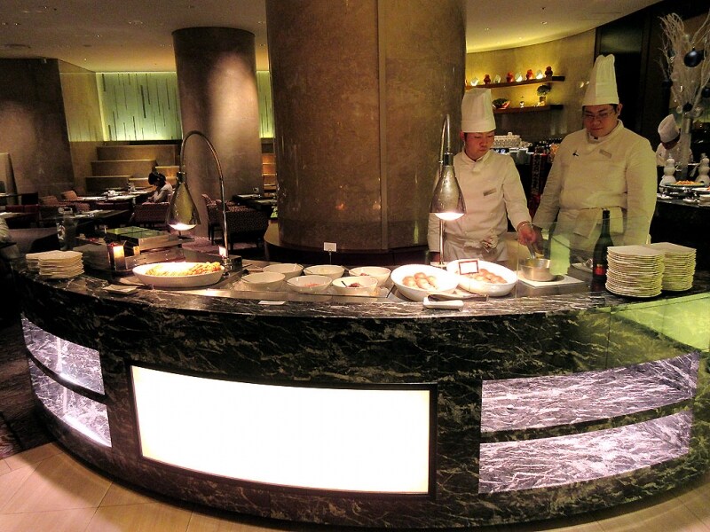 ホットデザートのブッフェ台