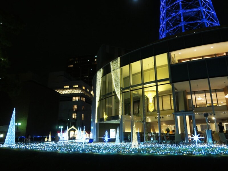 マリンタワー広場には光のアートが楽しめる空間が（2015年11月20日撮影）