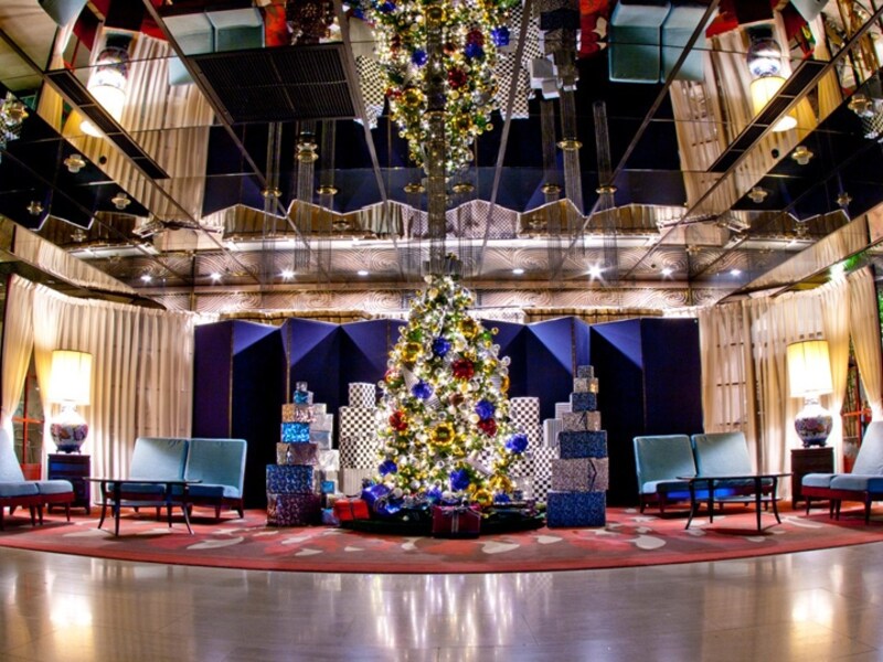 ディスプレイはホテルオーナー夫人が手掛けたもの。異国情緒満点！（画像提供：ローズホテル横浜）