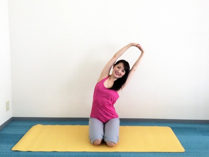 肘は曲がったままでも、できる範囲でOKです。