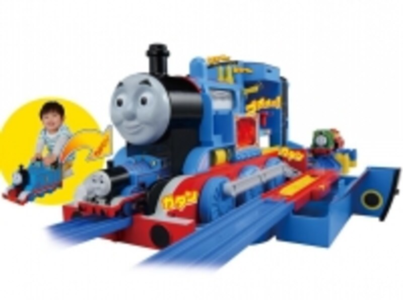 トーマスの声や音と一緒に蒸気機関の仕掛けが動き出す!
