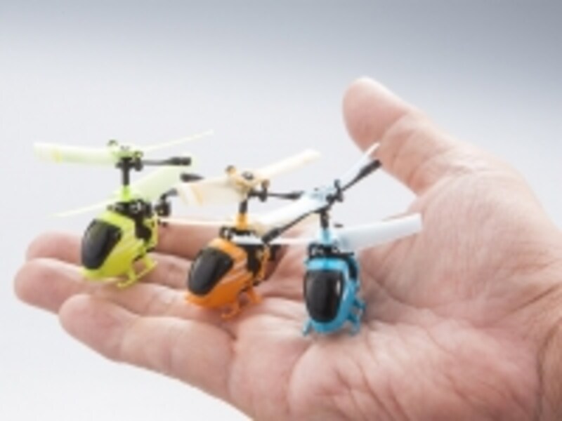 カラーはオレンジ、グリーン、ブルーの全3色