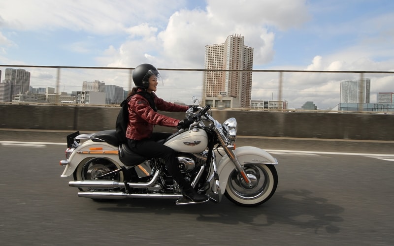 ロングツーリングは未経験という松原さん。関東近郊でのサッカー取材の現場へハーレーで駆けつけることも多いそう