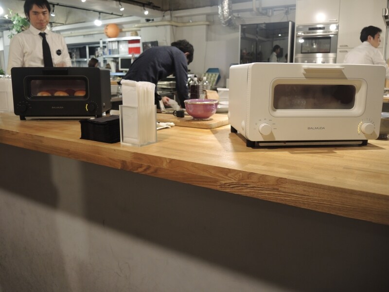 何台ものザ・トースタがフル稼働していた。