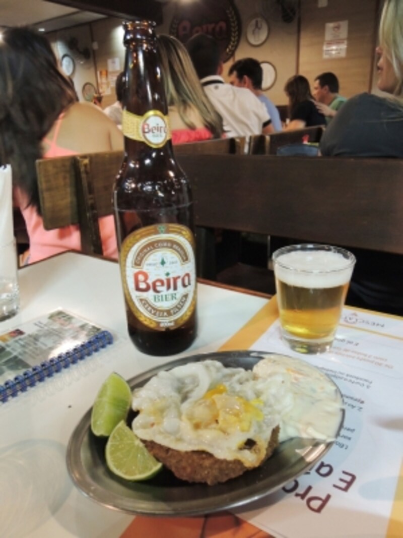 店オリジナルビール「Beira」とキビ料理