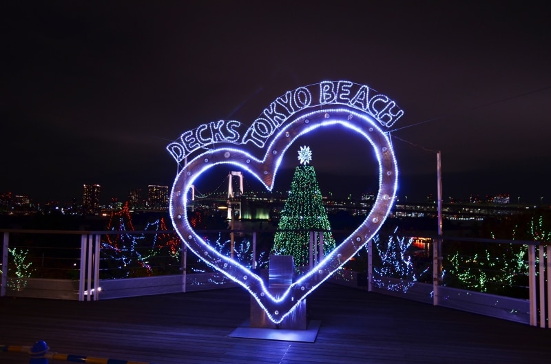 フォトスポットのハートのオブジェ