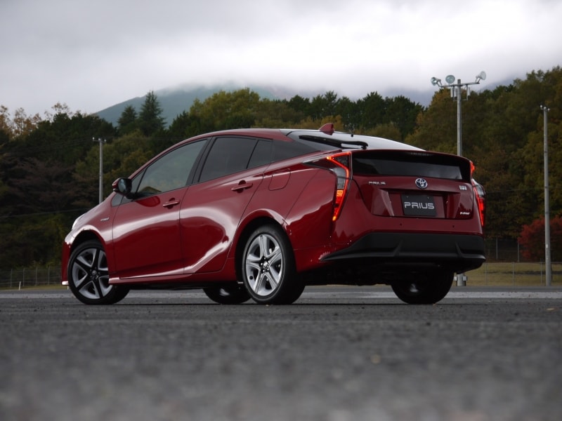 新型プリウス