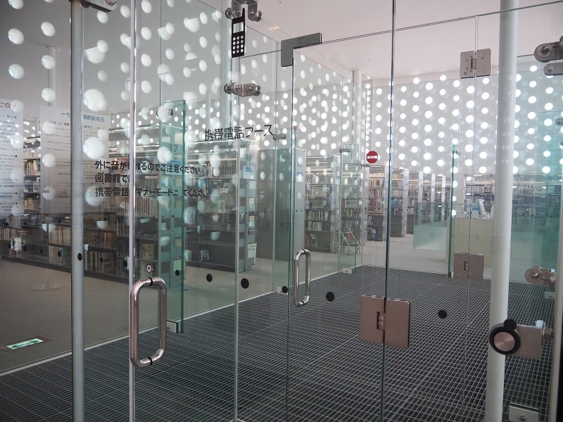 内部@金沢海みらい図書館