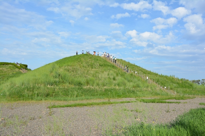 公園内の古墳群で最も古い稲荷山古墳