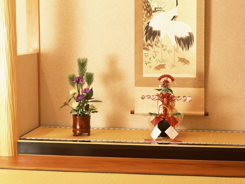 紫は高貴な色。アイボリーを組み合わせると、クラス感が漂います。