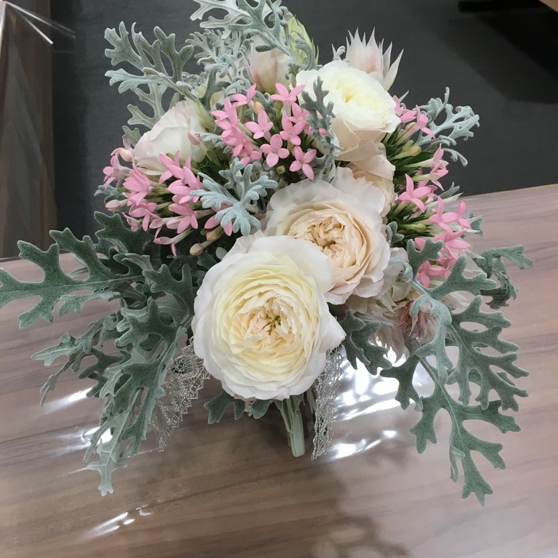 ガイドが挑戦したウエディングブーケが完成しました!