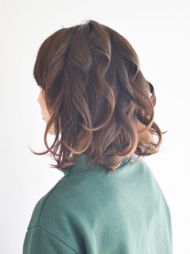 表面に根元からのウェーブをつけた状態