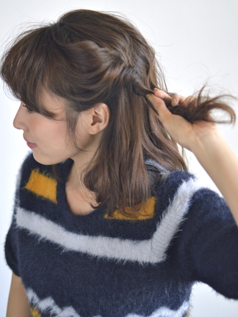 後ろに向かってねじる