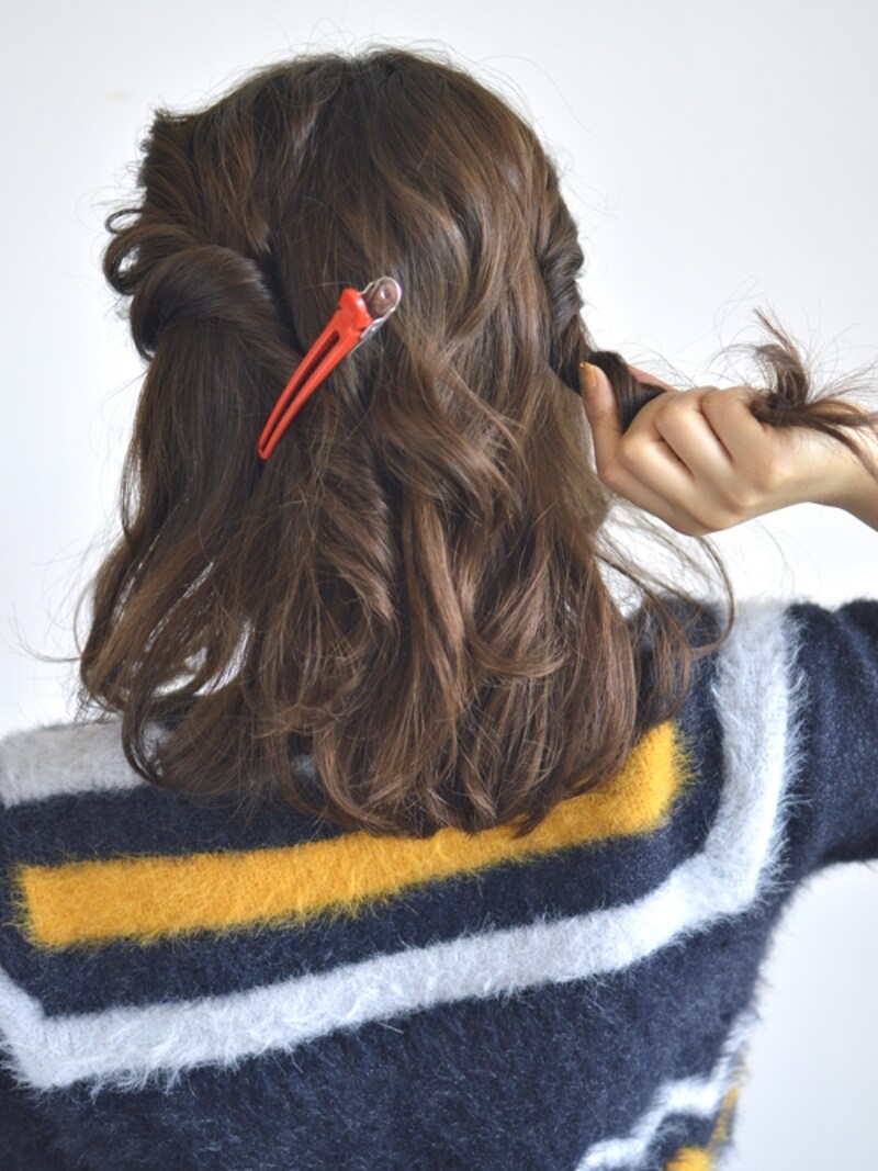 仮留めしつつ左右ともにねじる