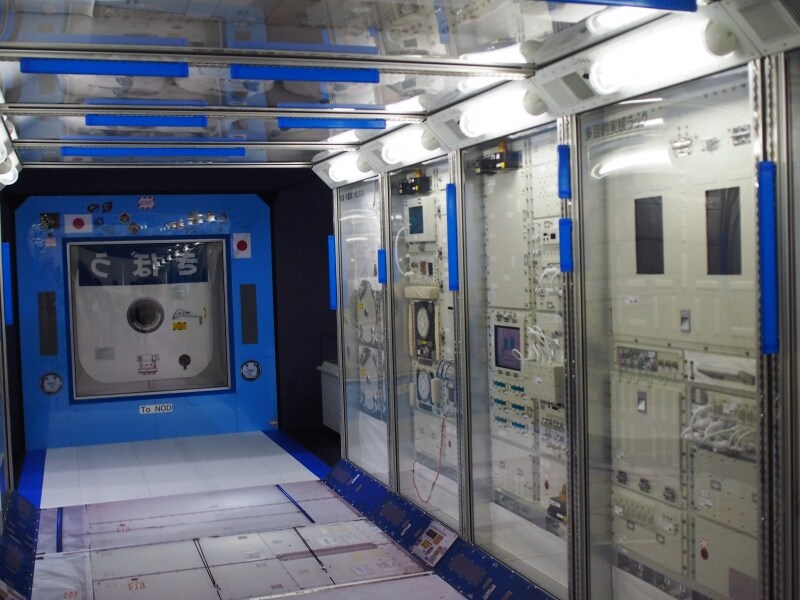 宇宙飛行士たちが作業をする場所