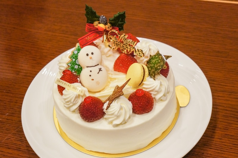 「クリスマスショートケーキ」 (生クリーム／チョコレートクリーム) 4,104円(12cm)／ 4,860円(15cm)／ 6,480円(18cm) （税込）