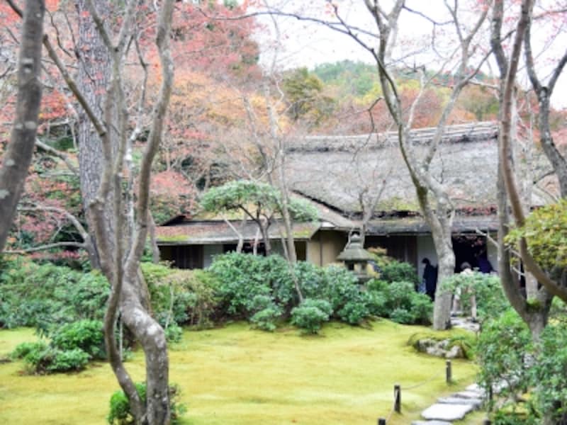紅葉の季節の大河内山荘