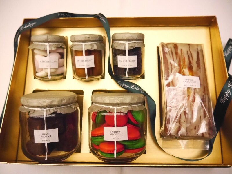 「ホリデイズ ギフトボックス」の中身
