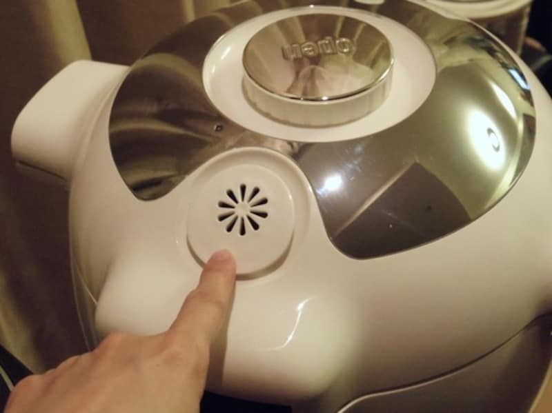 調理終了後は、ふたの後方にある蒸気口から勢いよく蒸気が出るので、要注意！