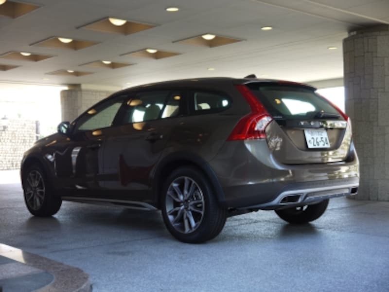 2 2 ボルボ V60クロスカントリーの絶妙な 高さ とは Volvo ボルボ All About