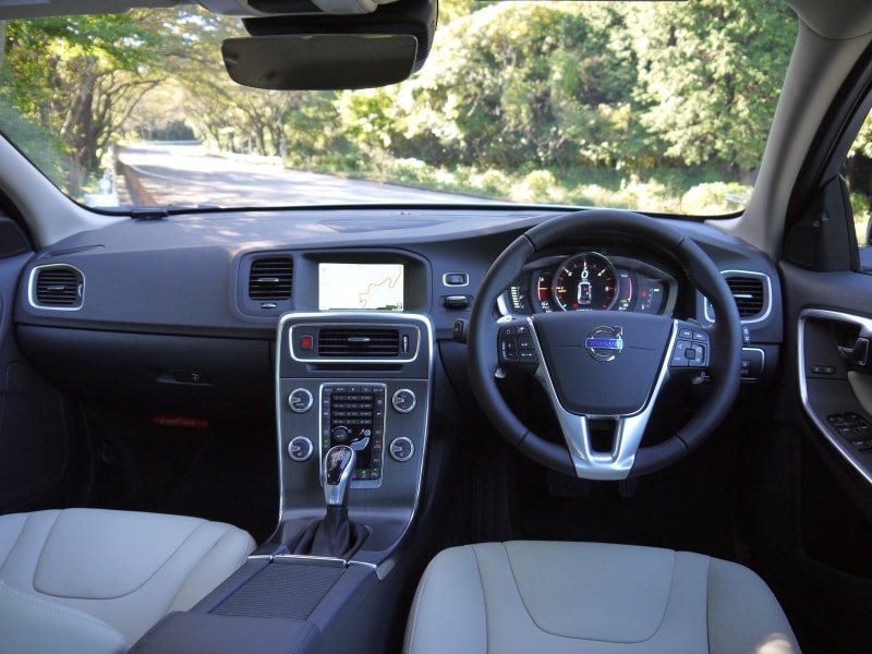 ボルボV60クロスカントリー