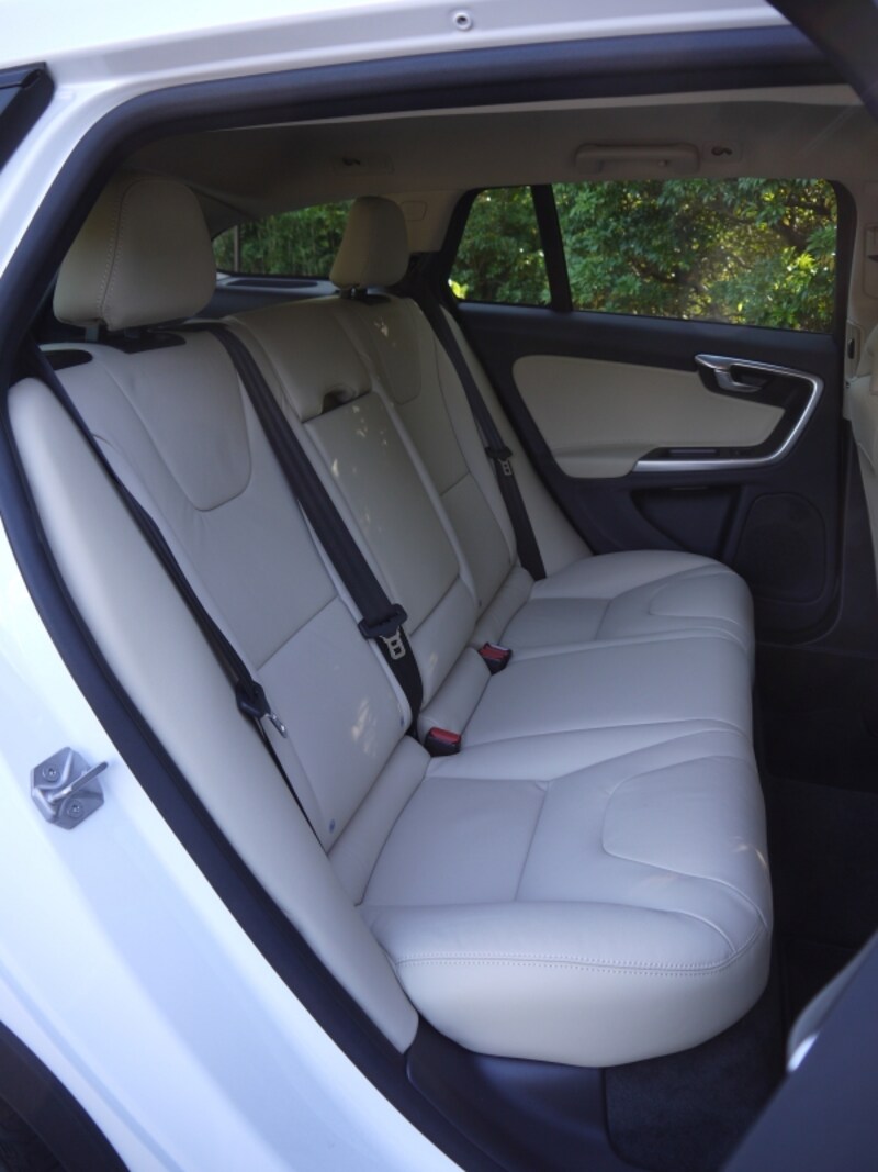 ボルボV60クロスカントリー