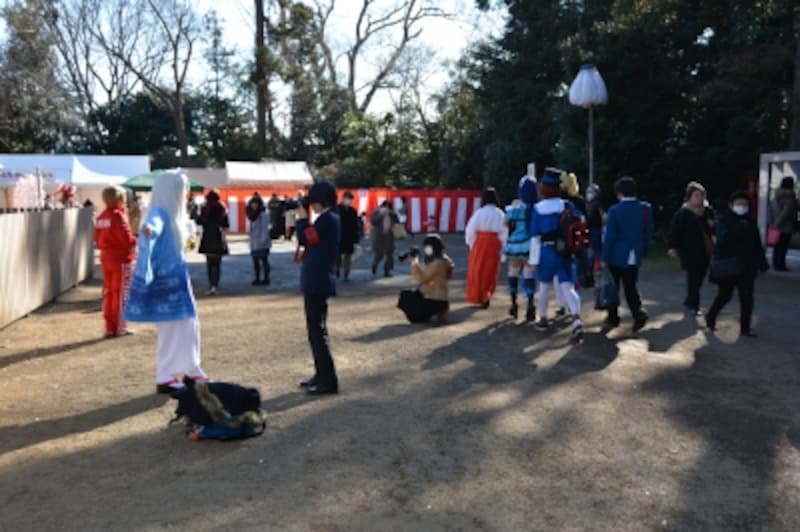 参詣者急増 埼玉 鷲宮神社にコスプレイヤーが集結 埼玉の観光 旅行 All About 参詣者急増 埼玉 鷲宮神社にコスプレイヤーが集結 埼玉の観光 旅行 All About