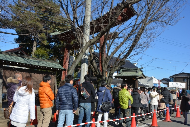 2015年1月3日12:43に鳥居をカーブする行列最後尾