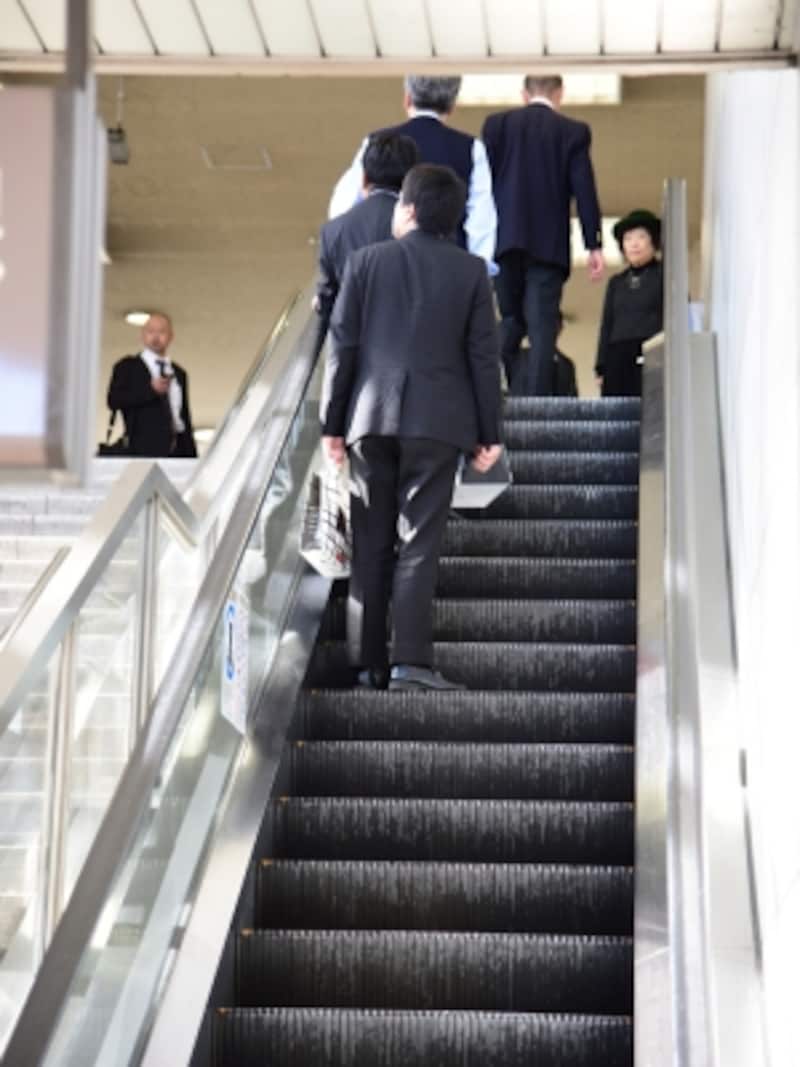 エスカレーター、京都では右立ち？左立ち？