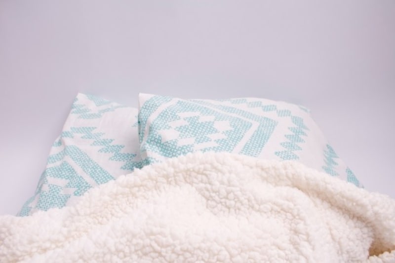 今ある布団や毛布で冬でも暖かく寝る3つのコツ 睡眠 All About
