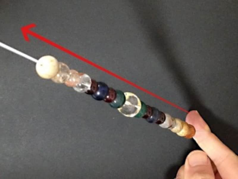 縦に持ち、指を下にするのがポイント